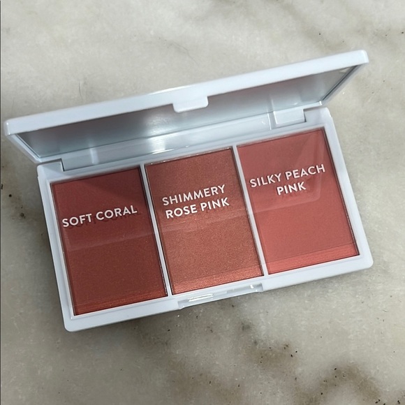 Kaleido Cosmetics Skin Luminate Blush Palette - Picture 4 of 4